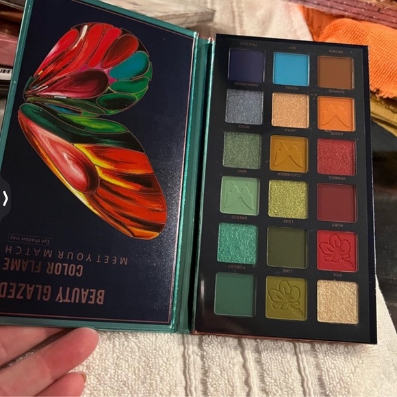 Eyeshadow palette - Picture 9 of 10